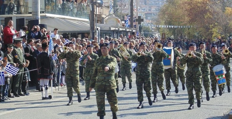 Με το «Μακεδονία Ξακουστή» άνοιξε η στρατιωτική μπάντα την παρέλαση της Καστοριάς (εικόνες, βίντεο)